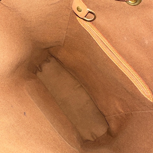 Louis Vuitton Montsouris MM - Picture 7 of 9